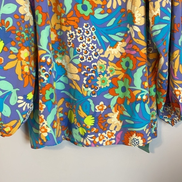 Emily Wonder Periwinkle Split Neckline with Balloon Sleeve Floral Blouse size 1X - Picture 4 of 16
